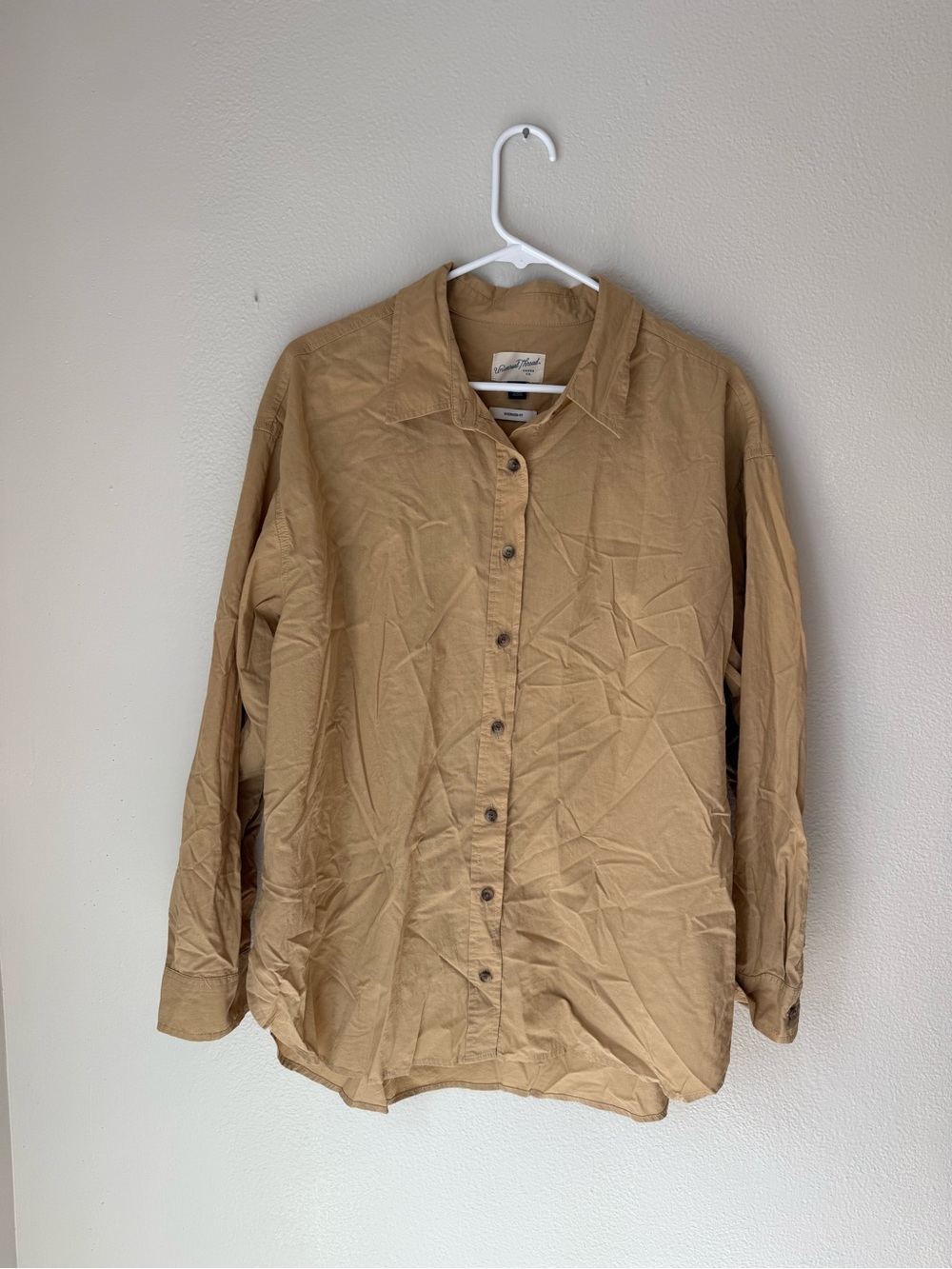 Universal Thread Women’s Lightweight Button-Front Shirt Jacket in Tan